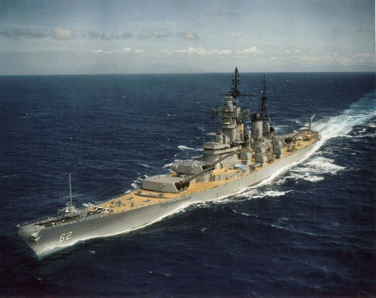 The Decommissioned Iowa Class Battleship Uss Wisconsin Bb 64 Is ...